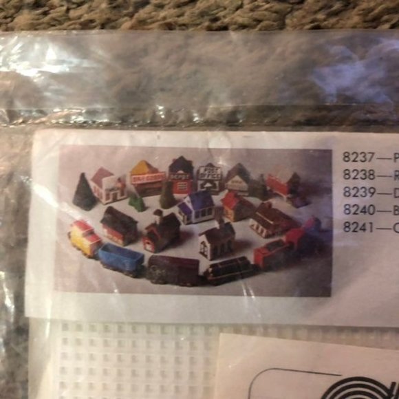 1978 Columbia-Minerva Needlepoint Idea Kit 3 Christmas Trees NEW 8241 - Picture 8 of 10